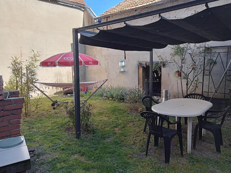 Appartement Le Labyrinthe Du Peintre Bransat Exteriér fotografie